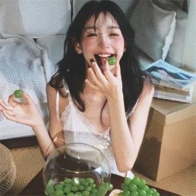 裹头巾的女人